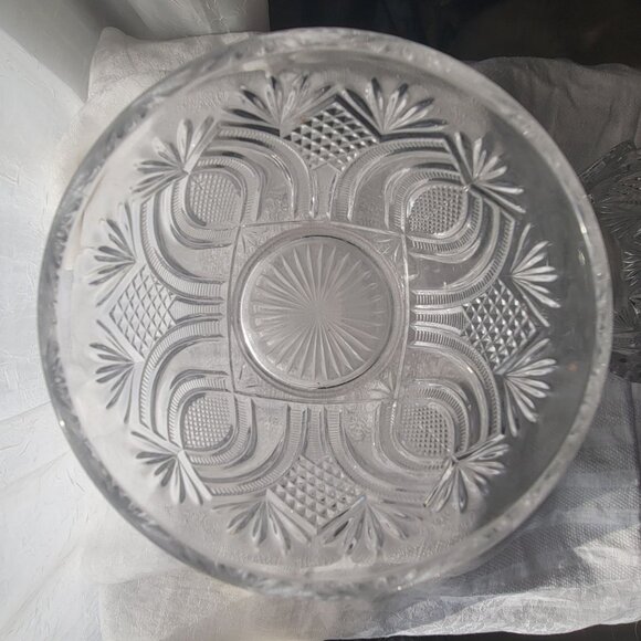 Vintage Clear Glass Bowl With Intricate Cut Design 7" Diameter 4.5" Height Home - Picture 8 of 8